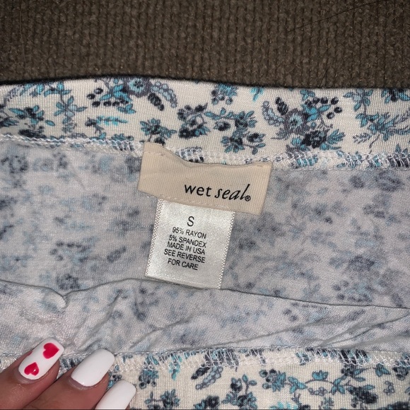 BUNDLE of five skirts floral and solid patterns - Picture 12 of 13